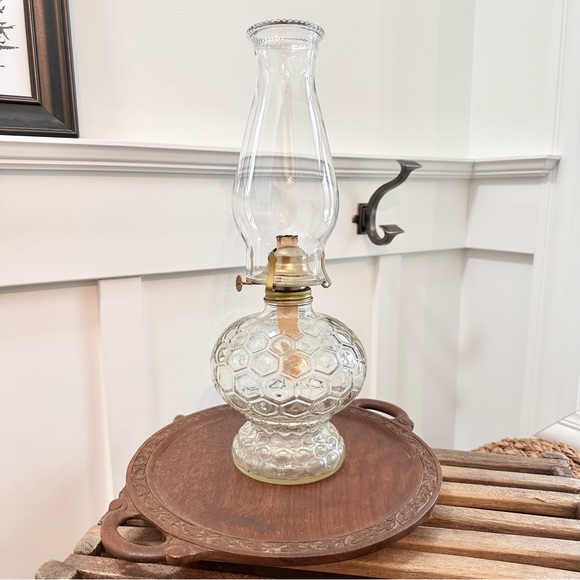 Vintage Honey Comb Kerosene Oil Lamp Ornate Hurricane Brass Glass 16” tall Nice! - Picture 5 of 8